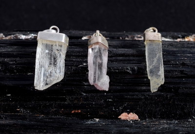 Hiddenit roh Anh�nger Silber